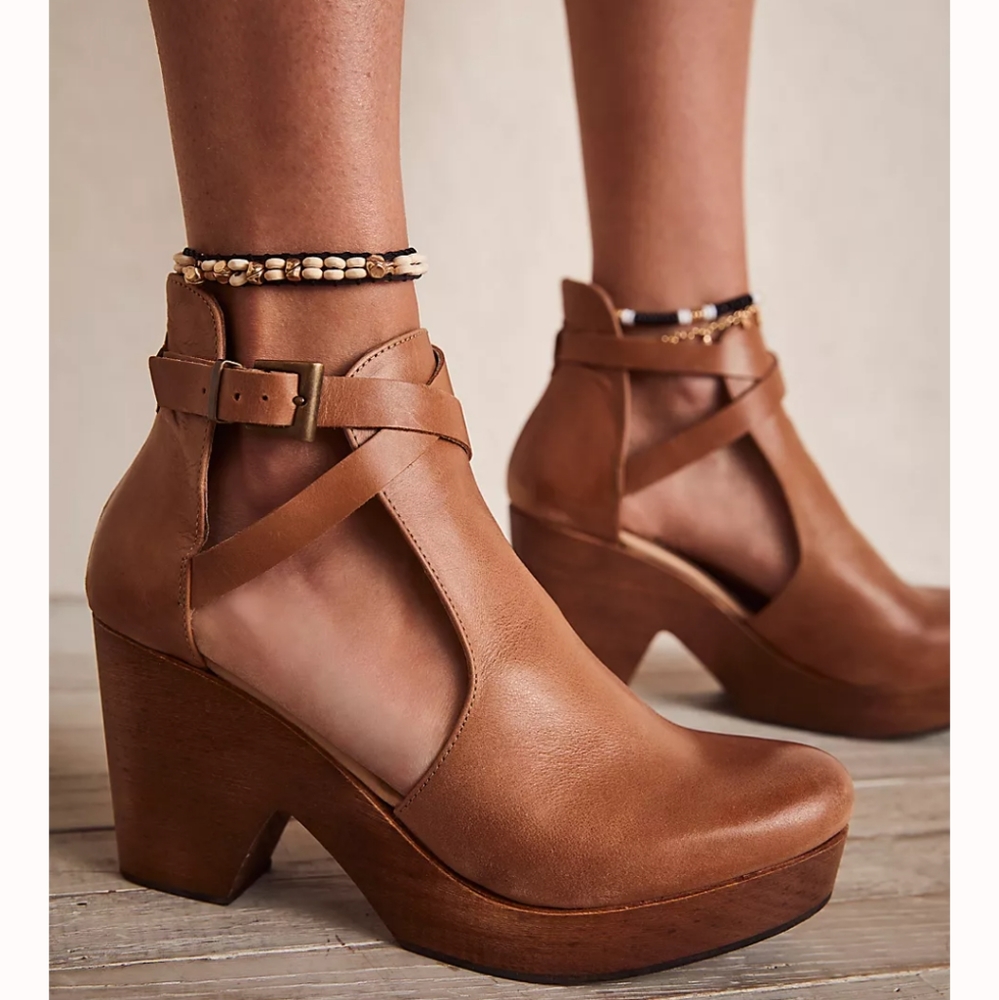 Free People Cedar Clog in Tan Size 8